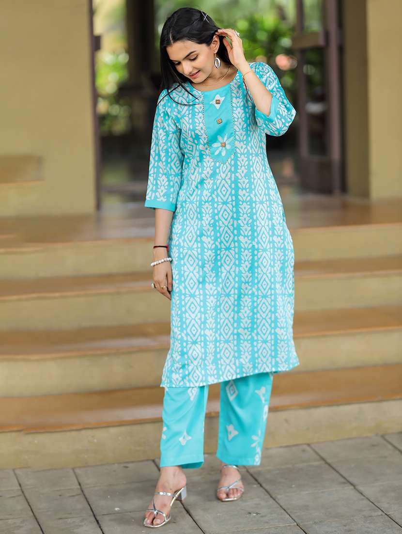 women three quarter sleeve kurta pant set