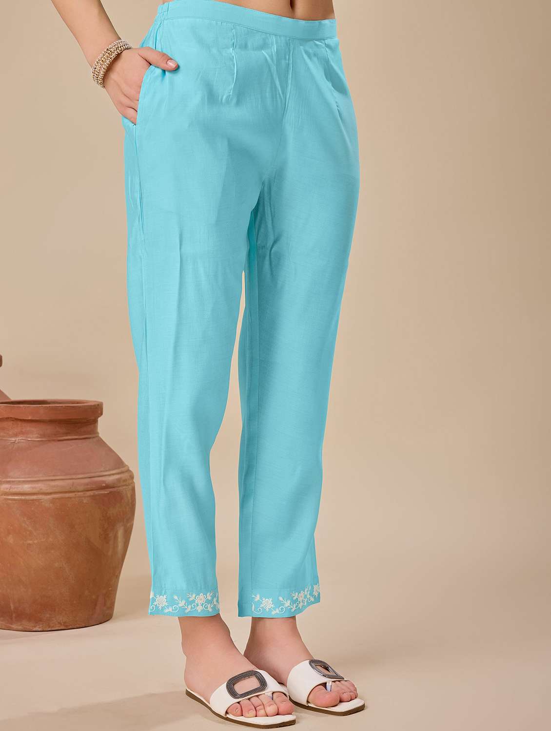 women embroidered kurta pant set with dupatta - 21139866 -  Standard Image - 3