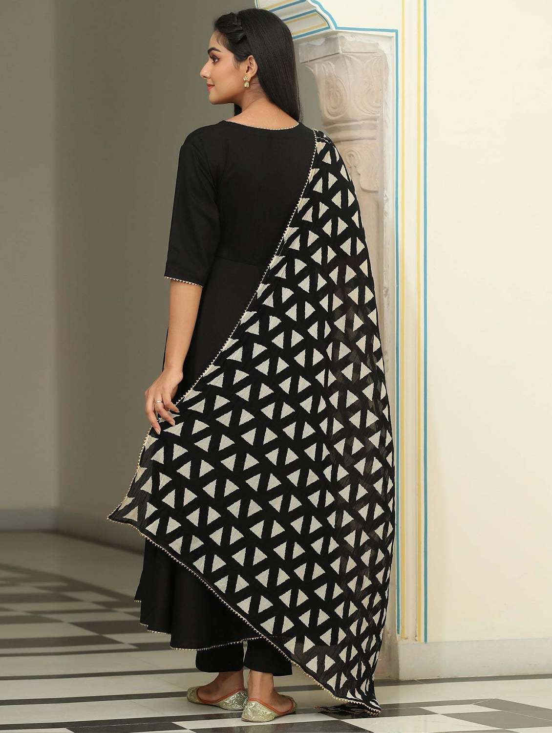 women kurta pant set with dupatta - 21145385 - Standard Image - 3