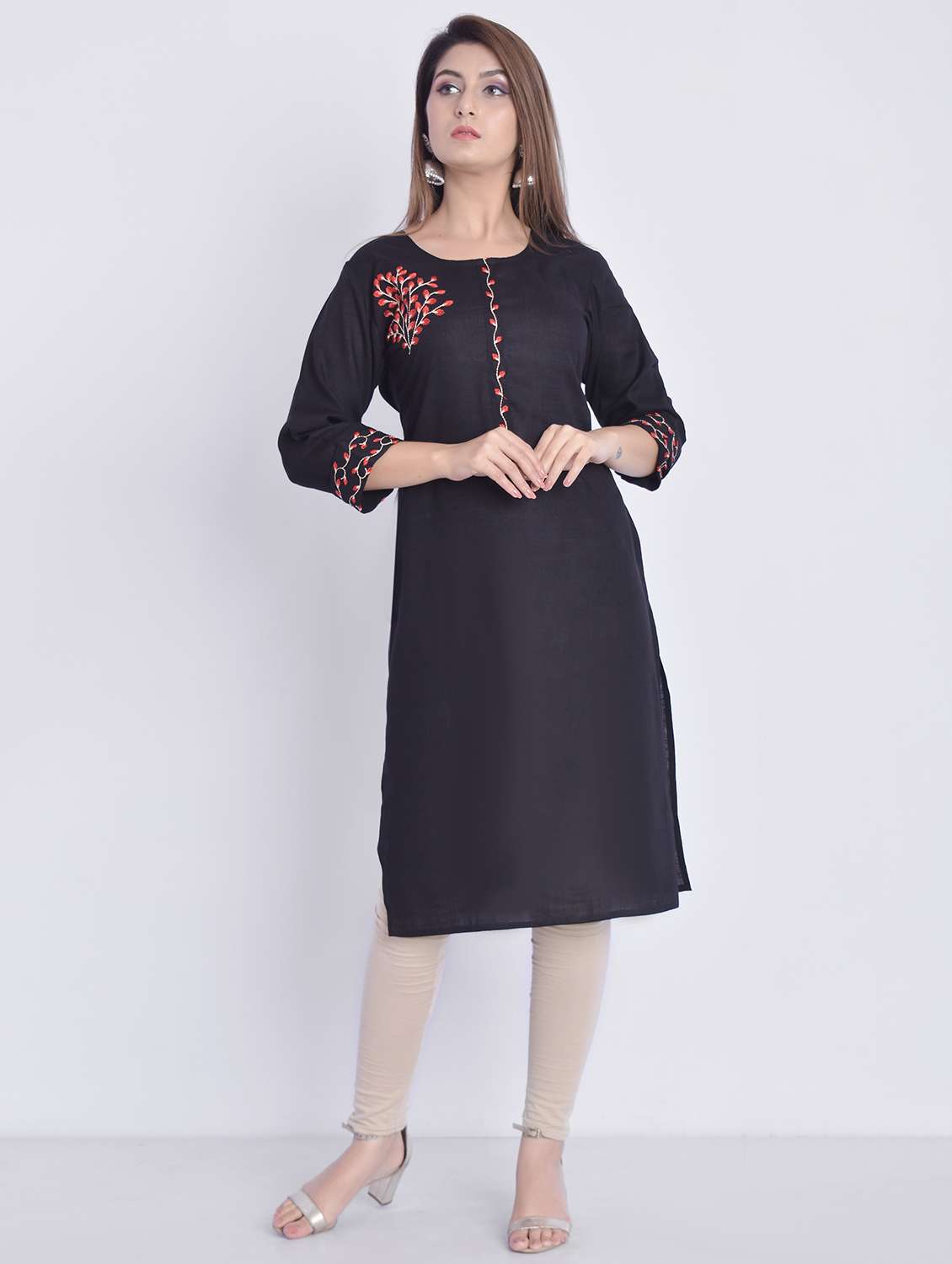 women black round neck straight kurta - 21145408 - Zoom Image - 0