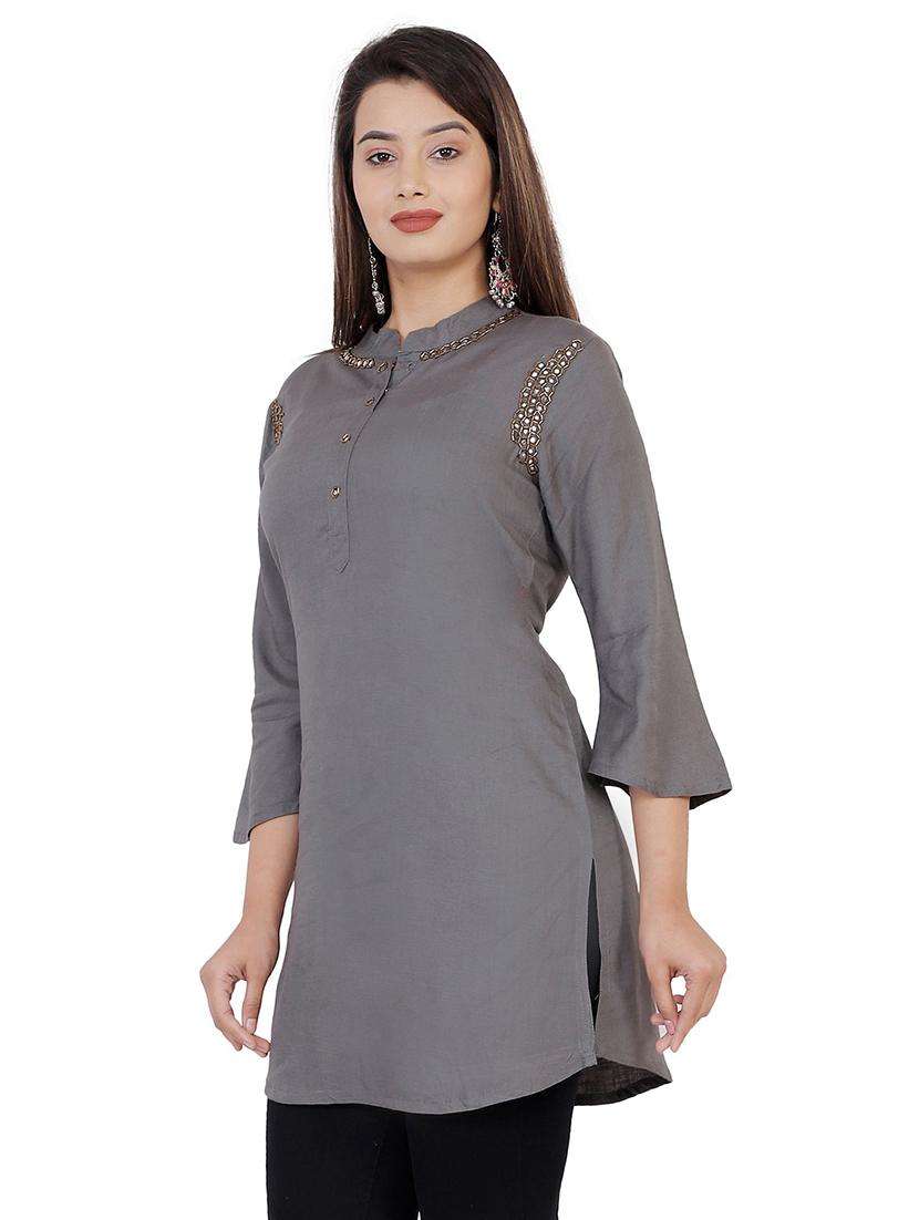 women solid color straight kurti