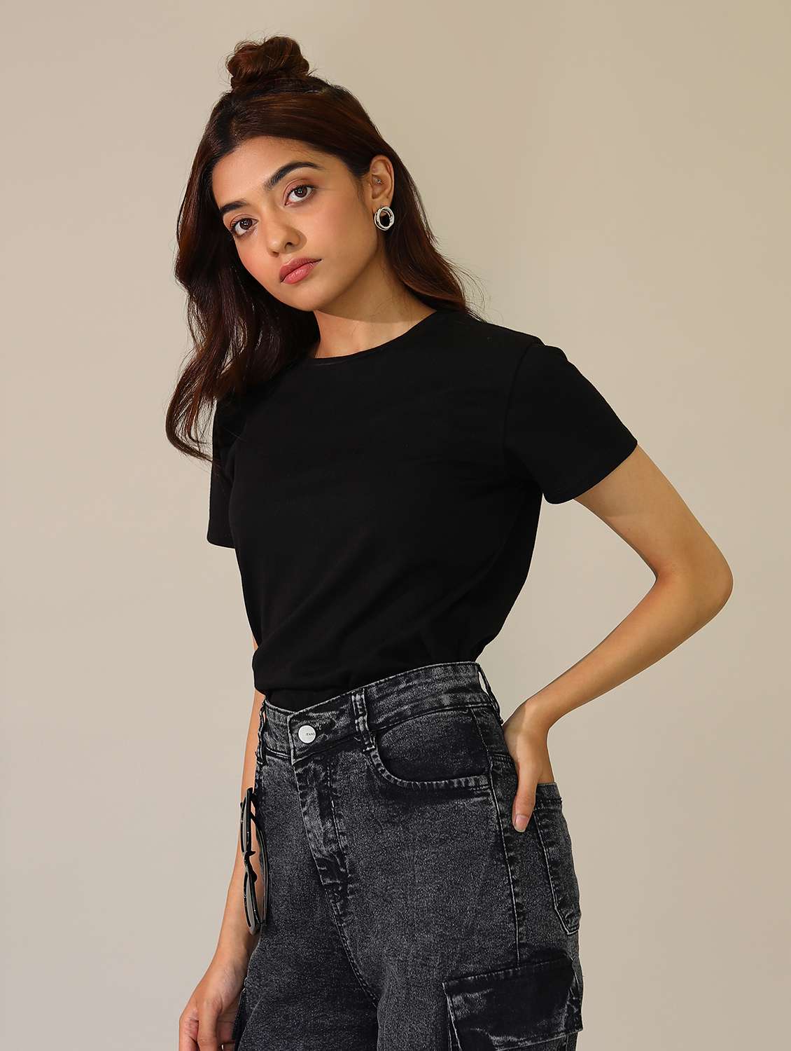 women solid short sleeves t-shirt - 21164614 -  Standard Image - 3