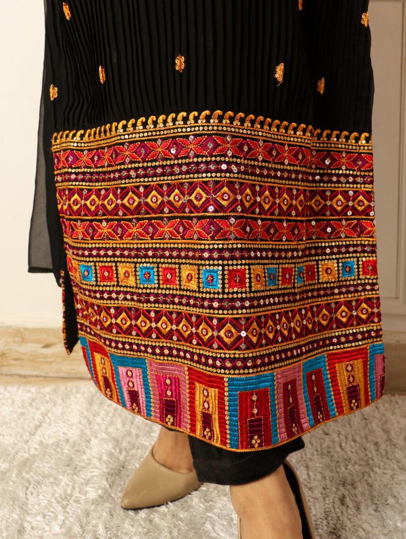 women black embroidered straight kurta - 21174815 - Standard Image - 3