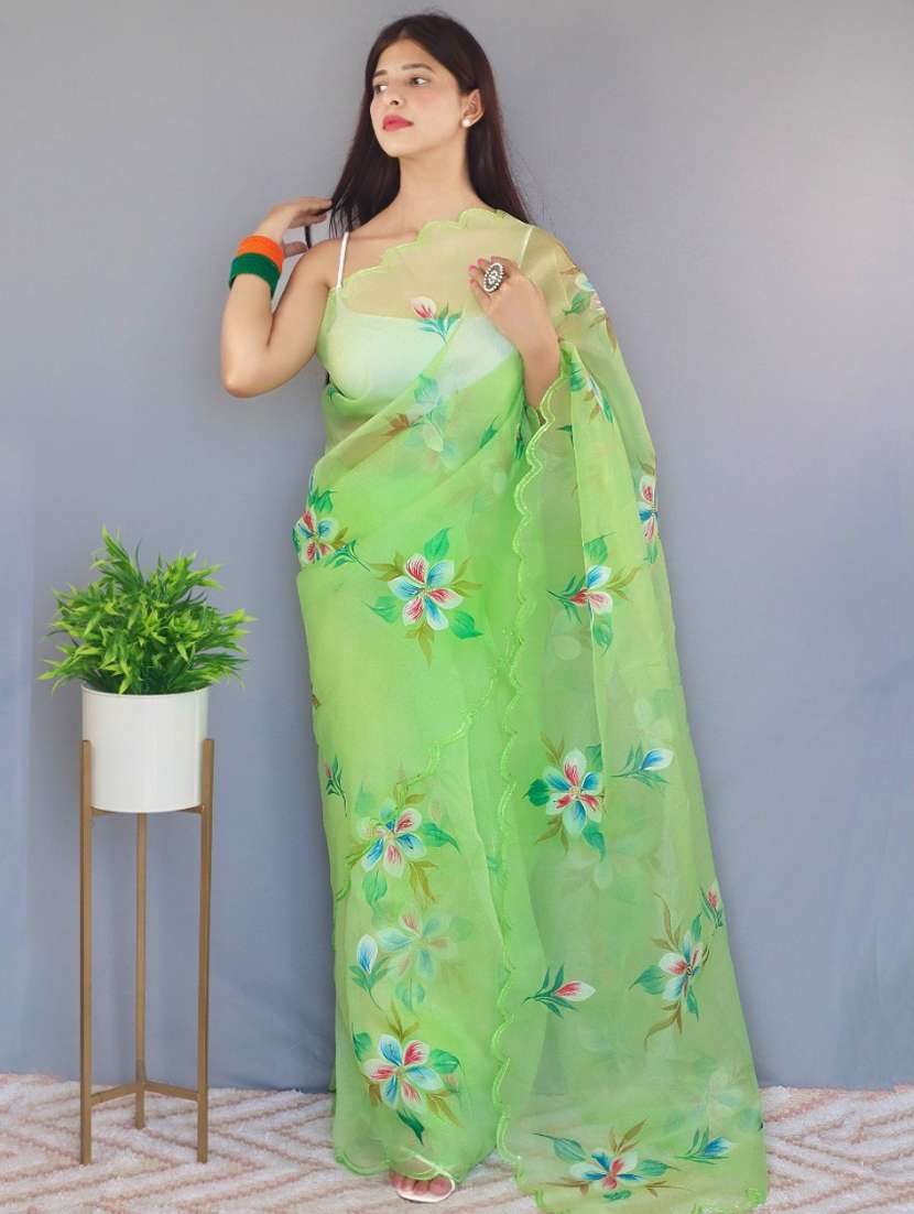 women green floral printed saree with blouse - 21184013 -  Zoom Image - 0