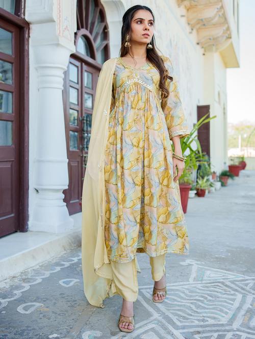 women three quarter sleeve kurta pant with dupatta set - 21185200 - Standard Image - 0