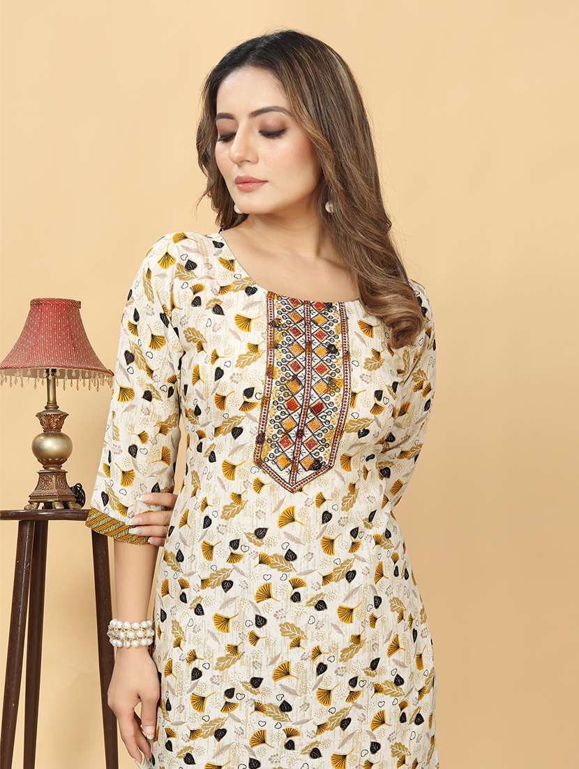 women round neck kurta pant set - 21186105 -  Standard Image - 3