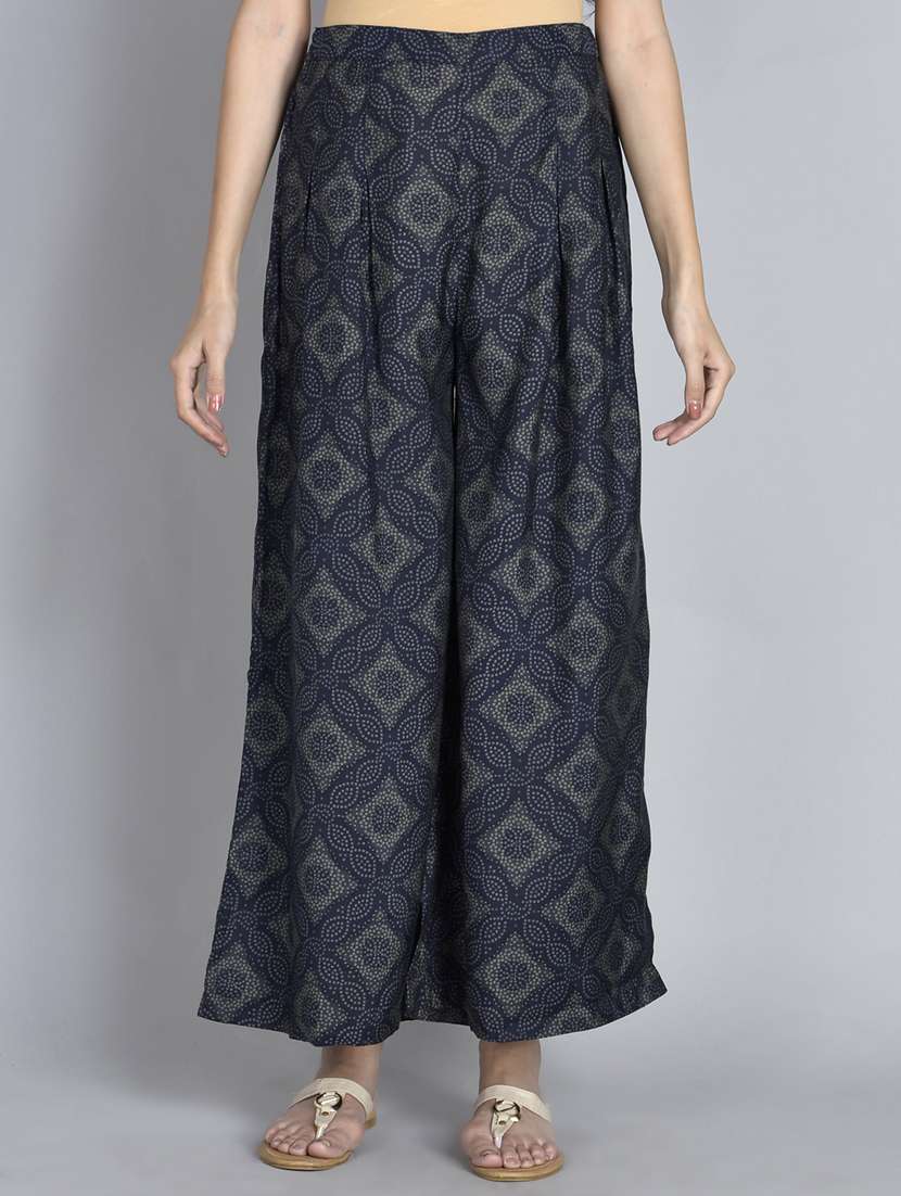 women grey floral notch neck kurta palazzo set  - 21221435 -  Standard Image - 5