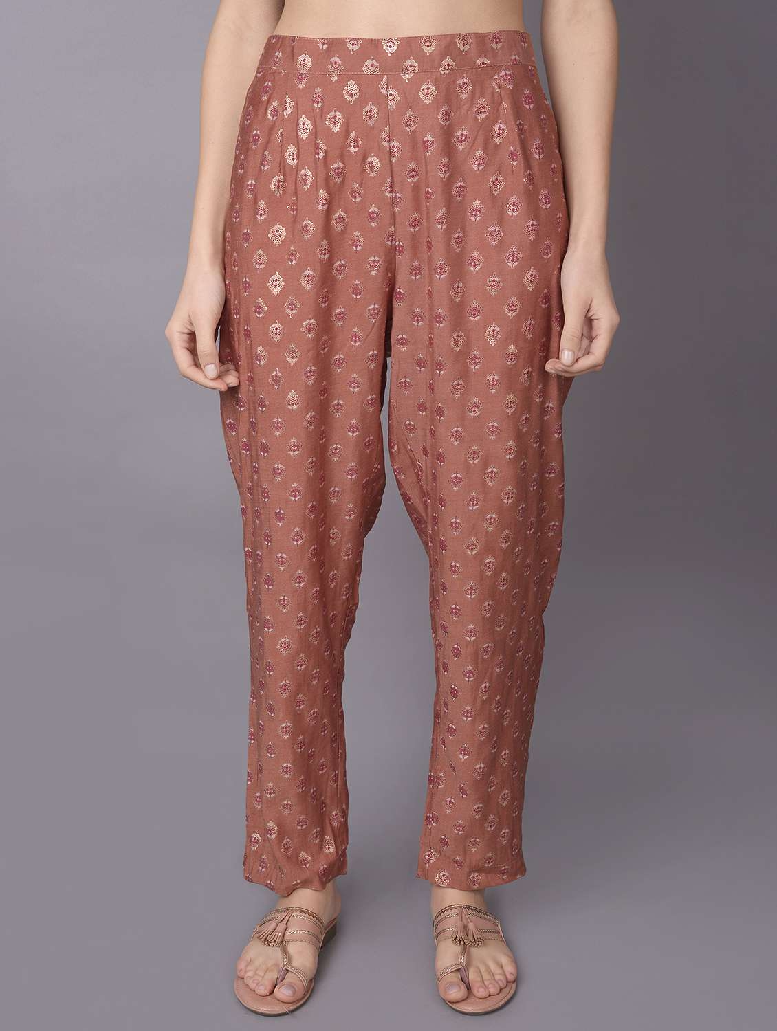 women printed round neck kurta pant set - 21221562 -  Standard Image - 3