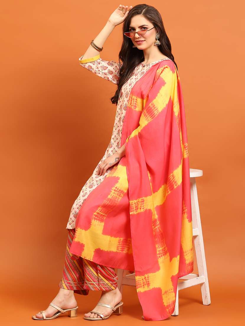 coral muslin kurta dupatta  set - 21221627 -  Standard Image - 5