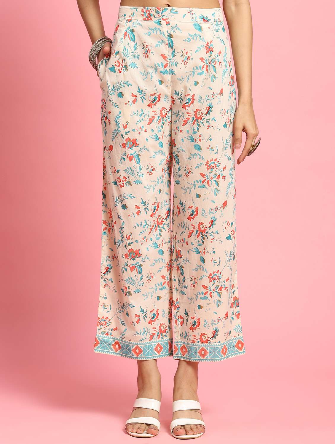 women floral notch neck kurta palazzo set  - 21221678 -  Standard Image - 5