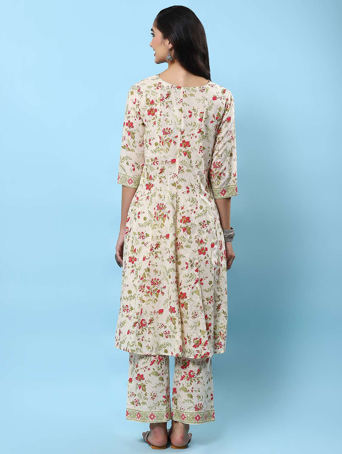 women floral v neck kurta pant set - 21221679 -  Standard Image - 3