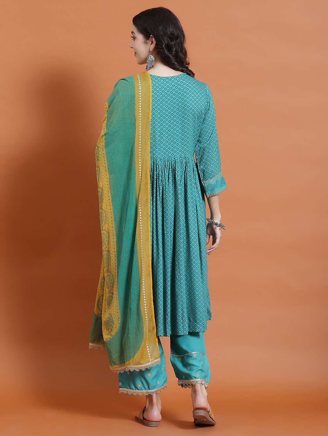 women kurta palazzo set with dupatta - 21221687 - Standard Image - 3