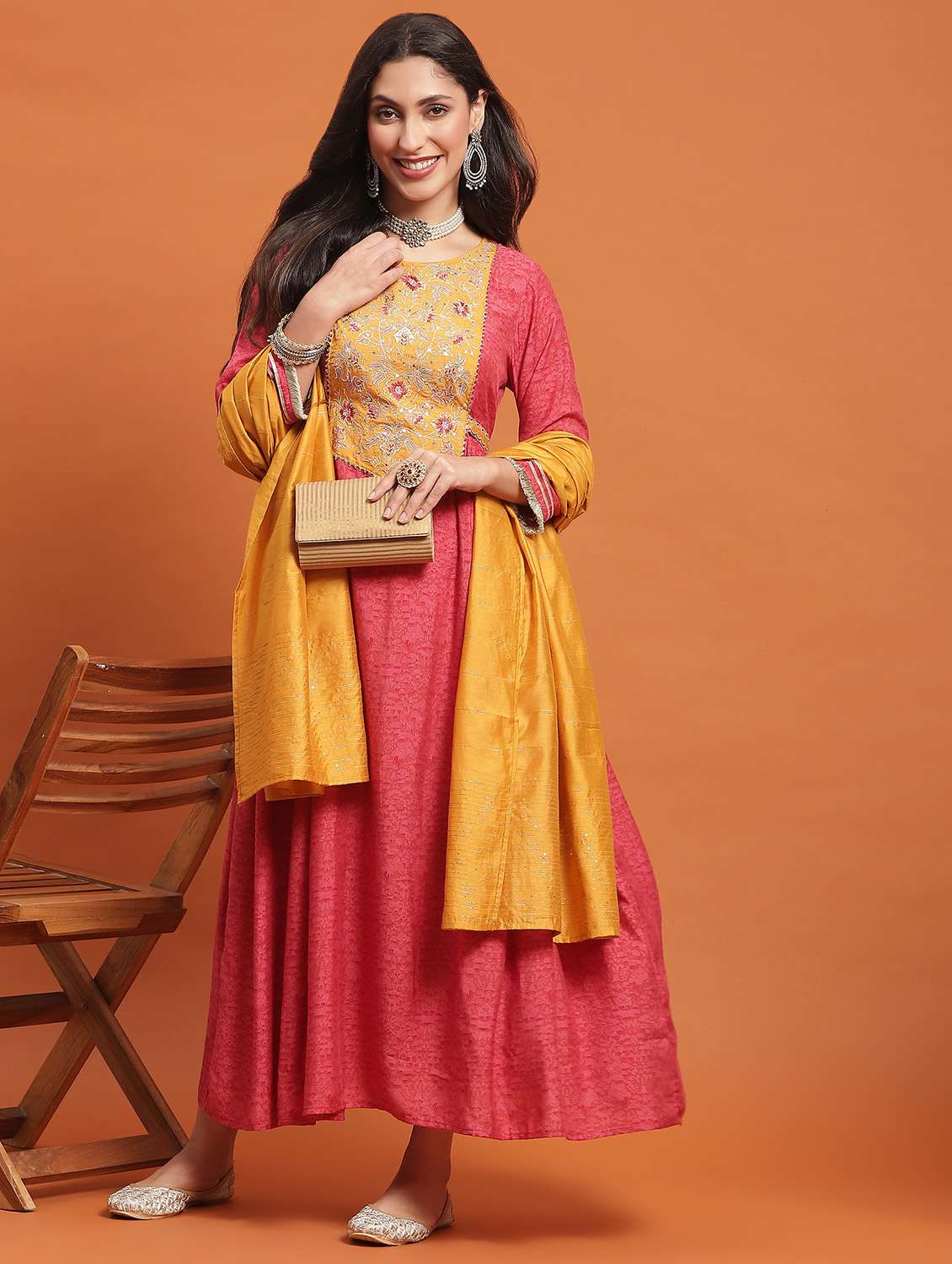 women round neck kurta dupatta set