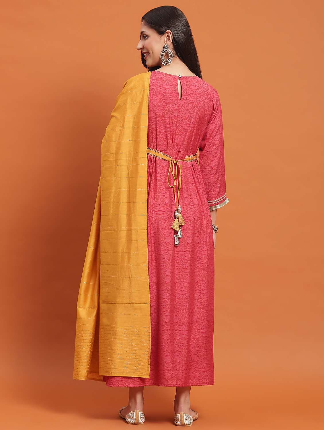 women round neck kurta dupatta set - 21221728 -  Standard Image - 3