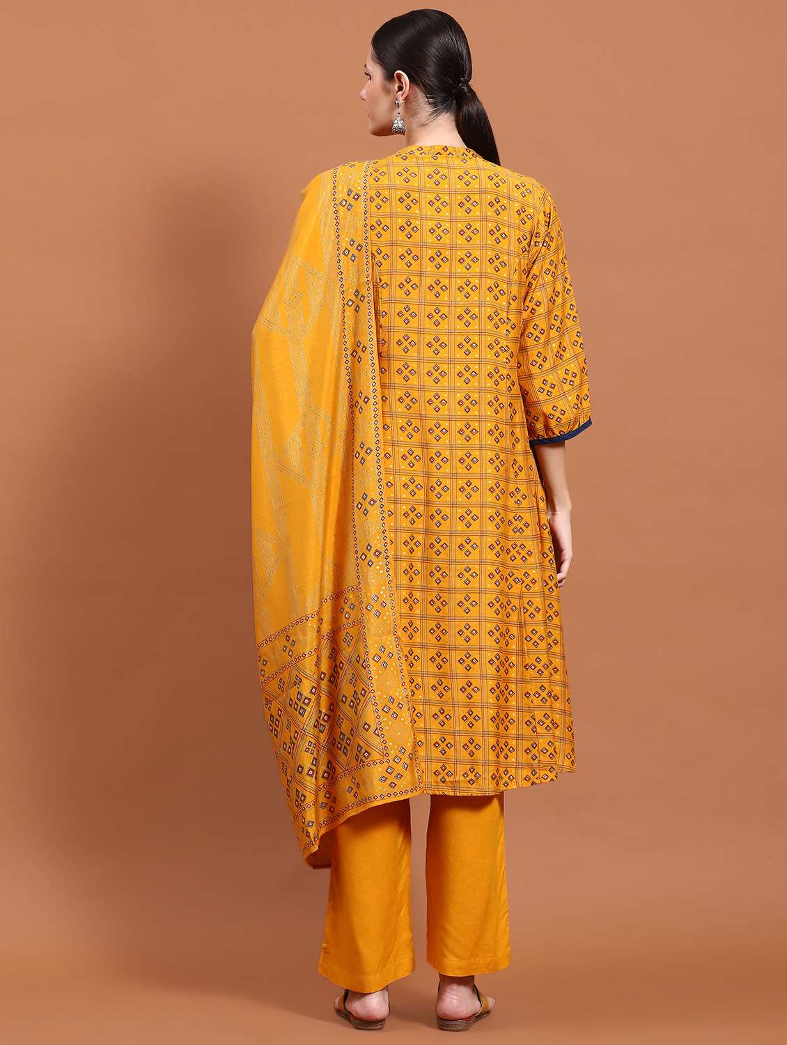 women kurta palazzo set with dupatta - 21221737 - Standard Image - 3