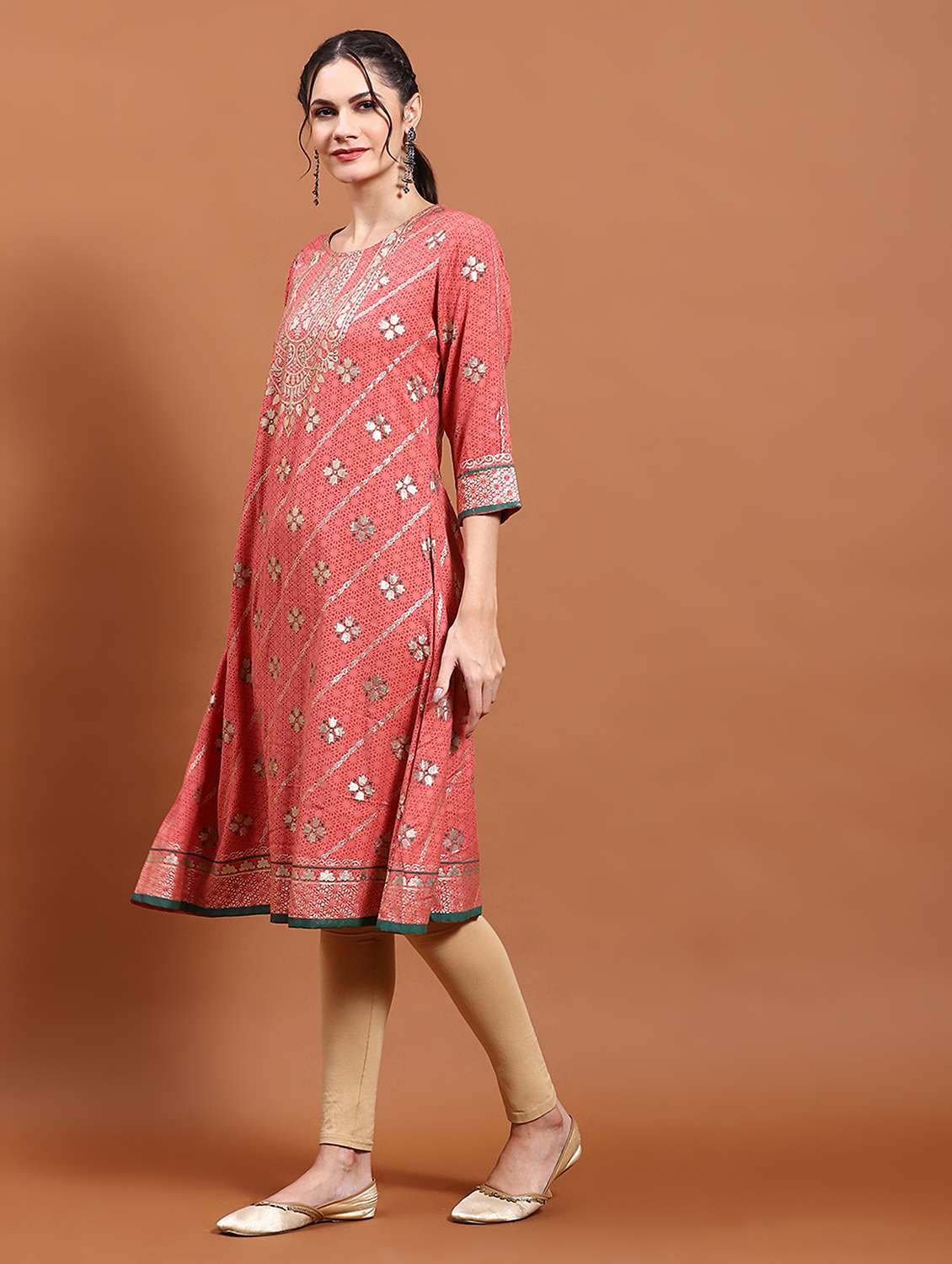women coral printed kurta - 21221740 - Standard Image - 3