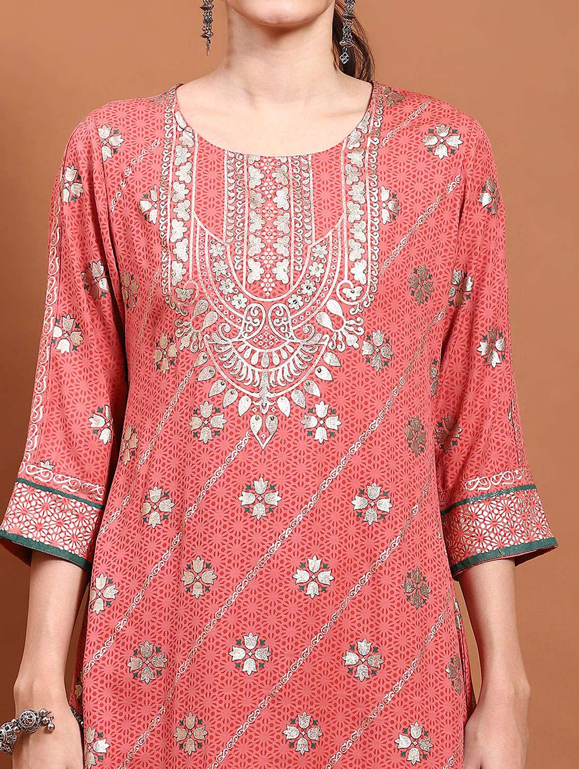 women coral printed kurta - 21221740 - Standard Image - 5