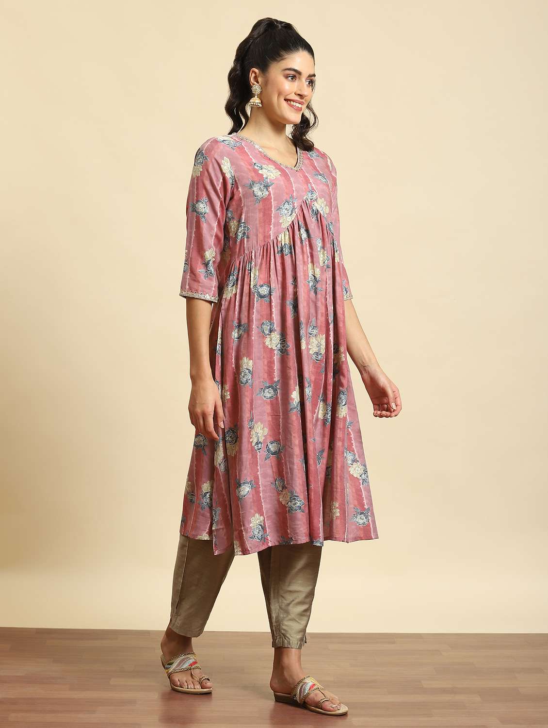 women pink floral printed kurta  - 21221751 -  Standard Image - 3