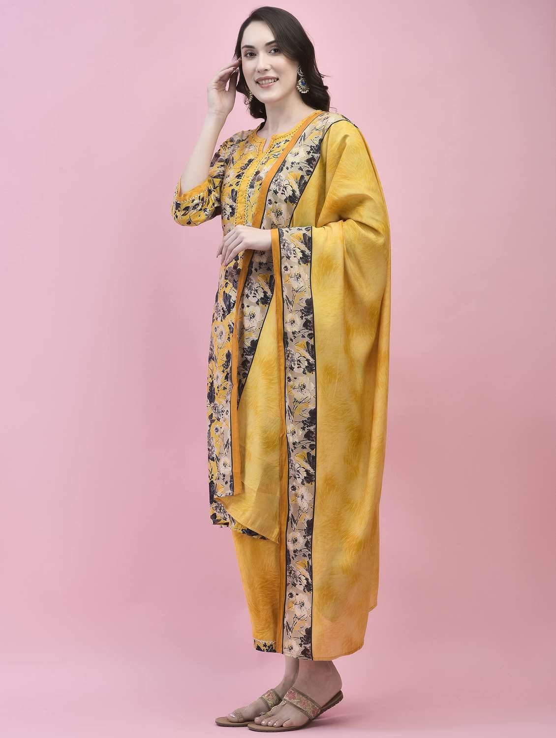 women three quarter sleeve kurta palazzo with dupatta set - 21221797 -  Standard Image - 3