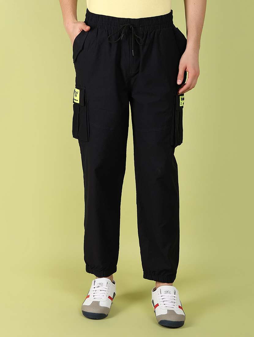 men solid mid rise regular fit jogger