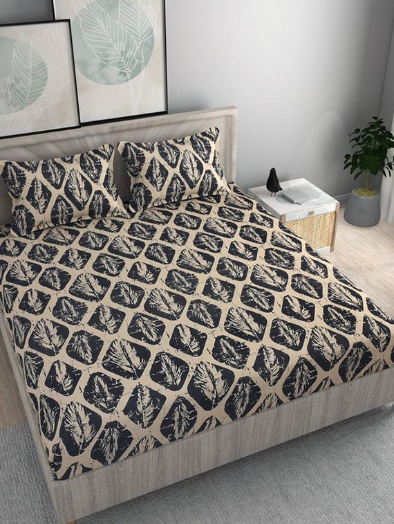 elastic fitted king size bedsheet with two pillow covers - 21222534 - Zoom Image - 0