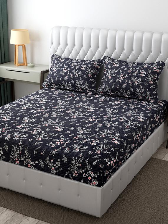 elastic fitted king size bedsheet with two pillow covers - 21222545 - Zoom Image - 0