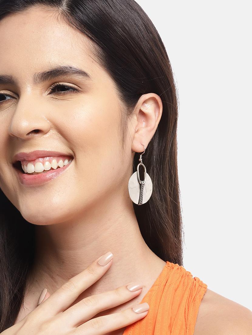 silver metal drop earring - 21225013 - Standard Image - 3