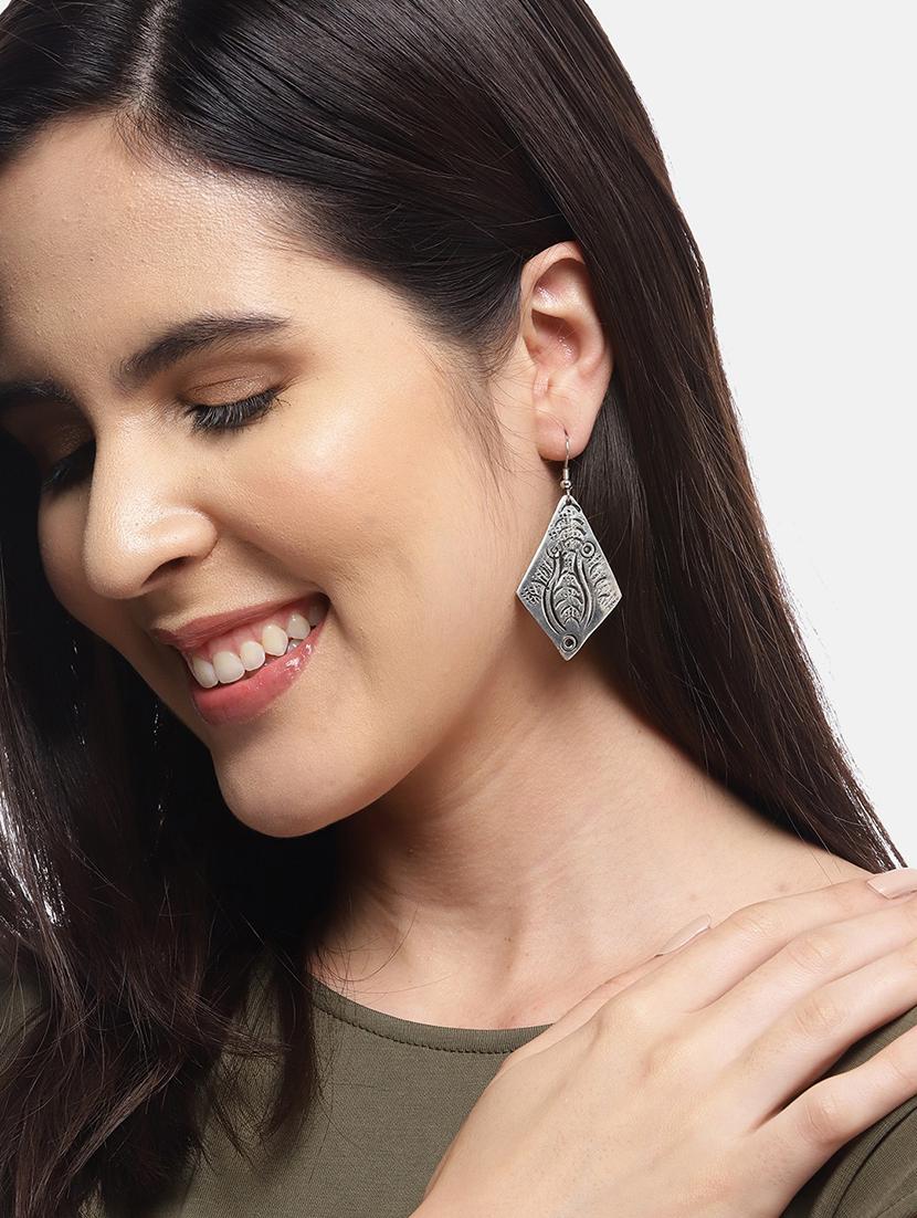 silver metal drop earring - 21225040 - Standard Image - 3