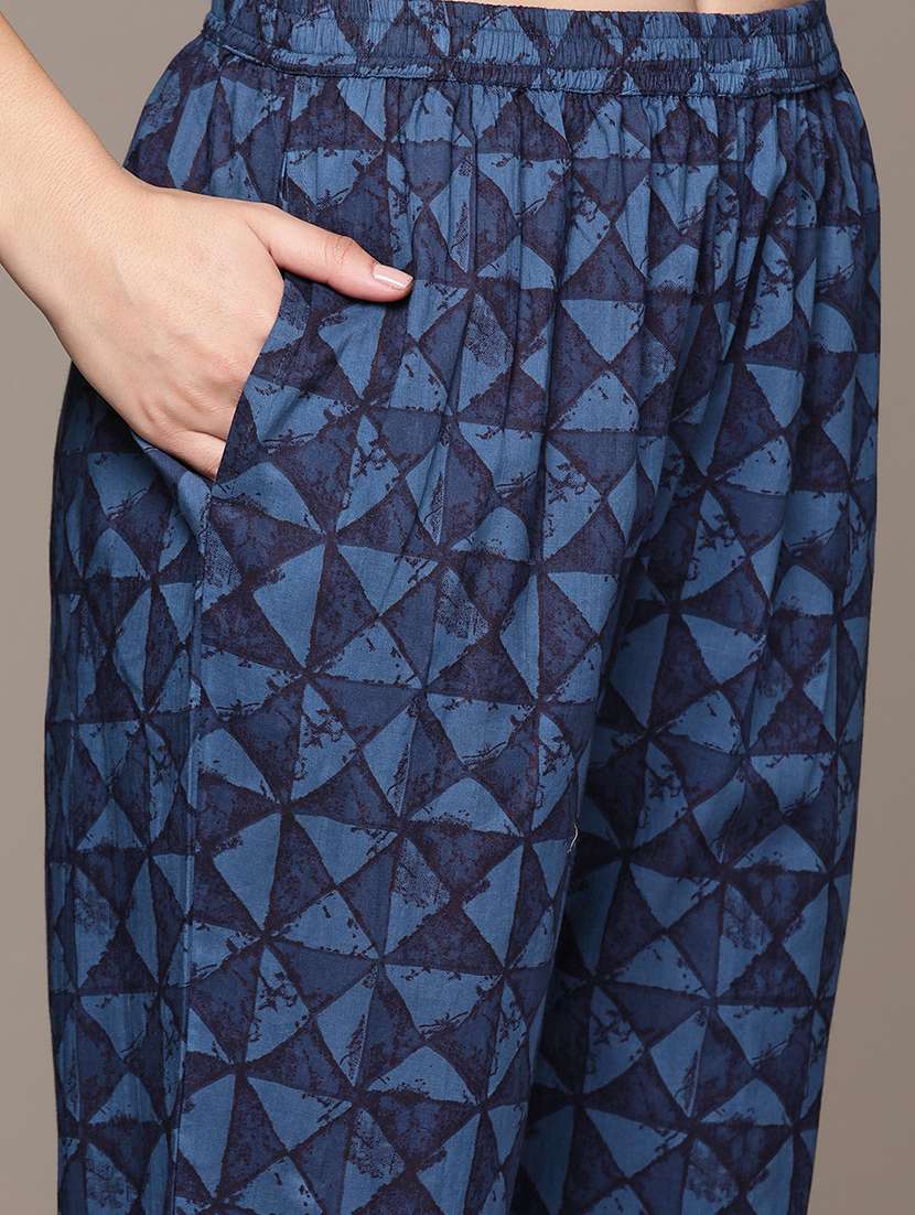 women three quarter sleeve kurta pant with dupatta set - 21225108 -  Standard Image - 5