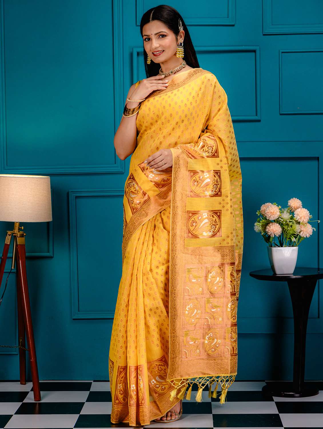 women self design banarasi saree with blouse - 21227667 - Zoom Image - 0