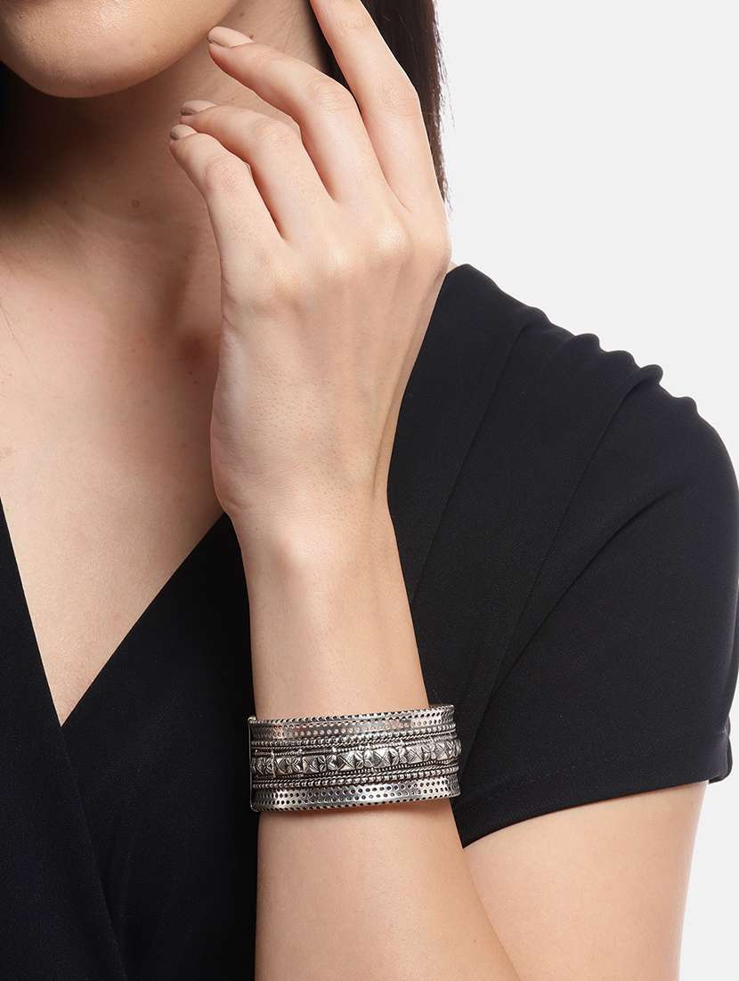 silver brass cuffs bracelet - 21228652 - Standard Image - 3