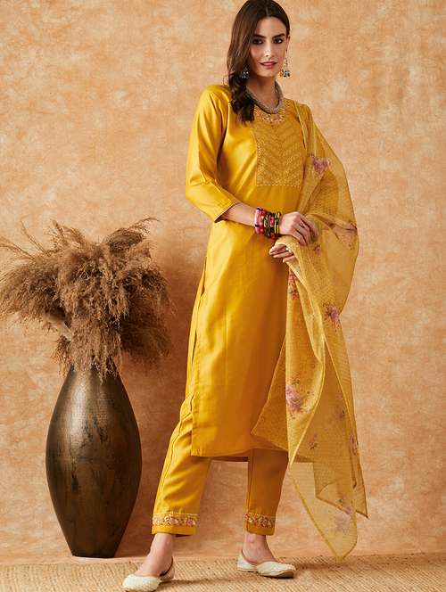women kurta pant set with dupatta