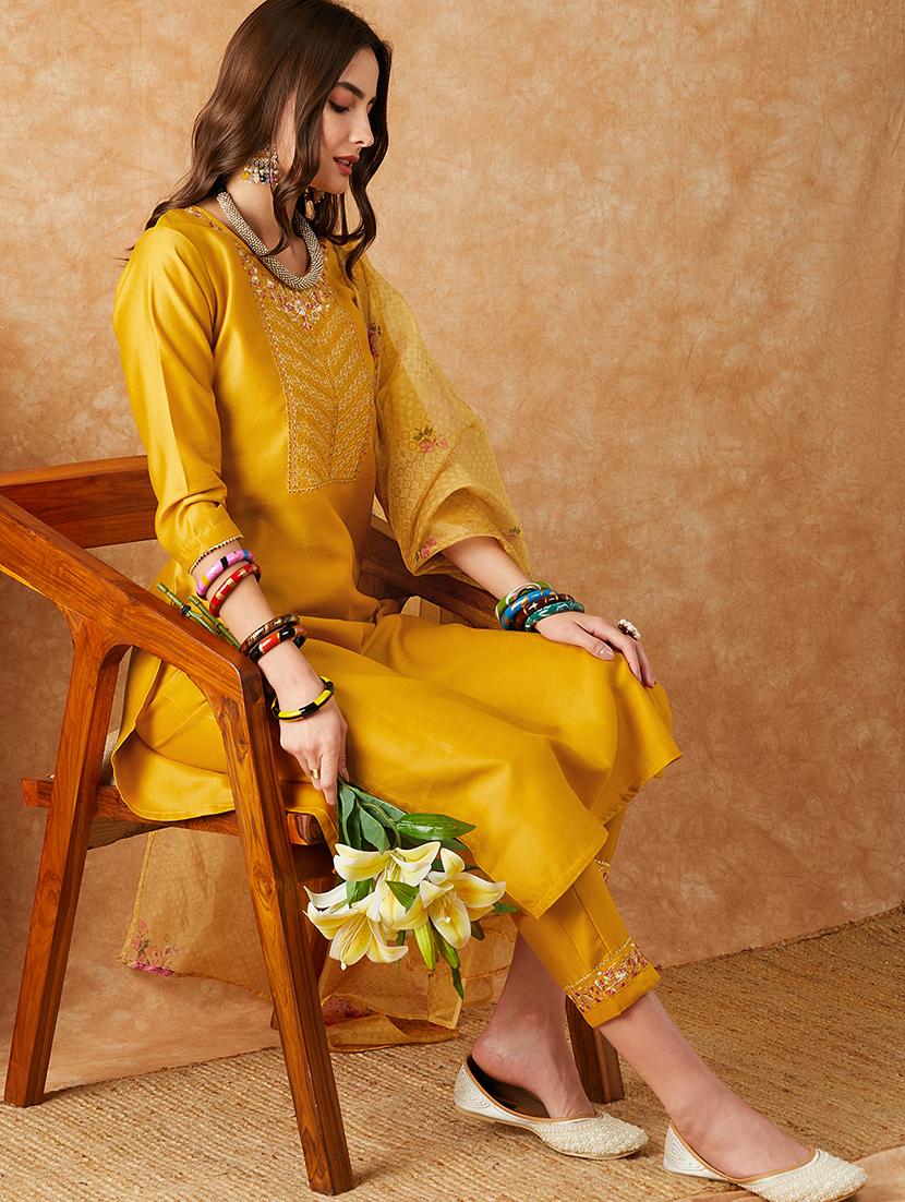 women kurta pant set with dupatta - 21230487 - Standard Image - 3