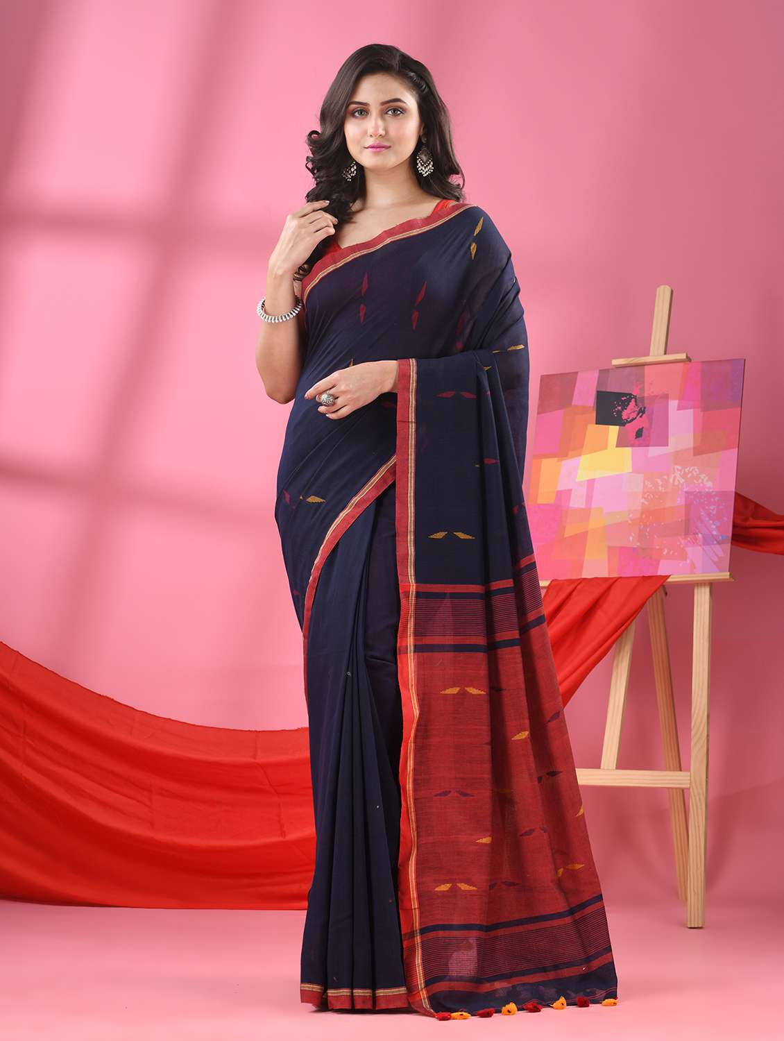 women self design handloom saree - 21240635 - Zoom Image - 0