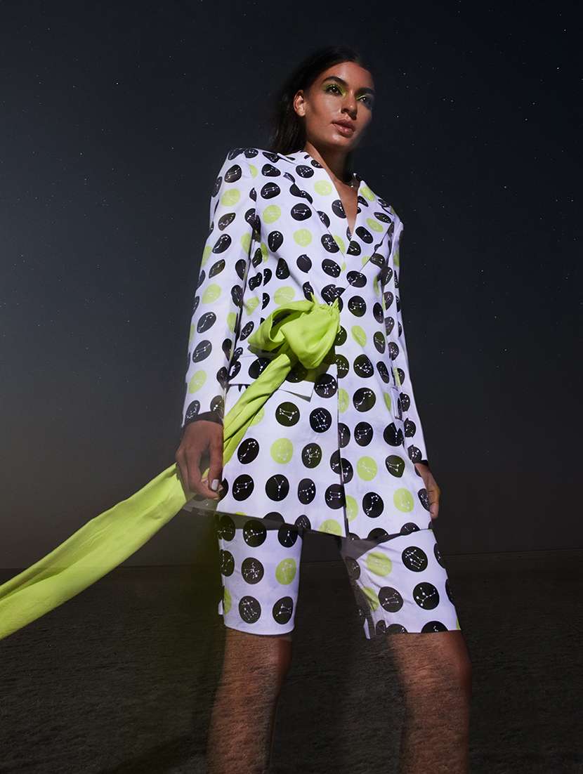 white cotton regular shorts - 21248015 -  Standard Image - 5