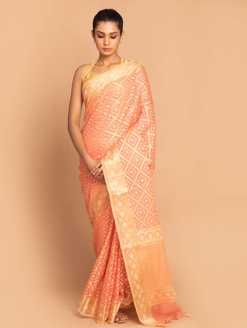 women self design handloom saree with blouse - 21271578 - Zoom Image - 0
