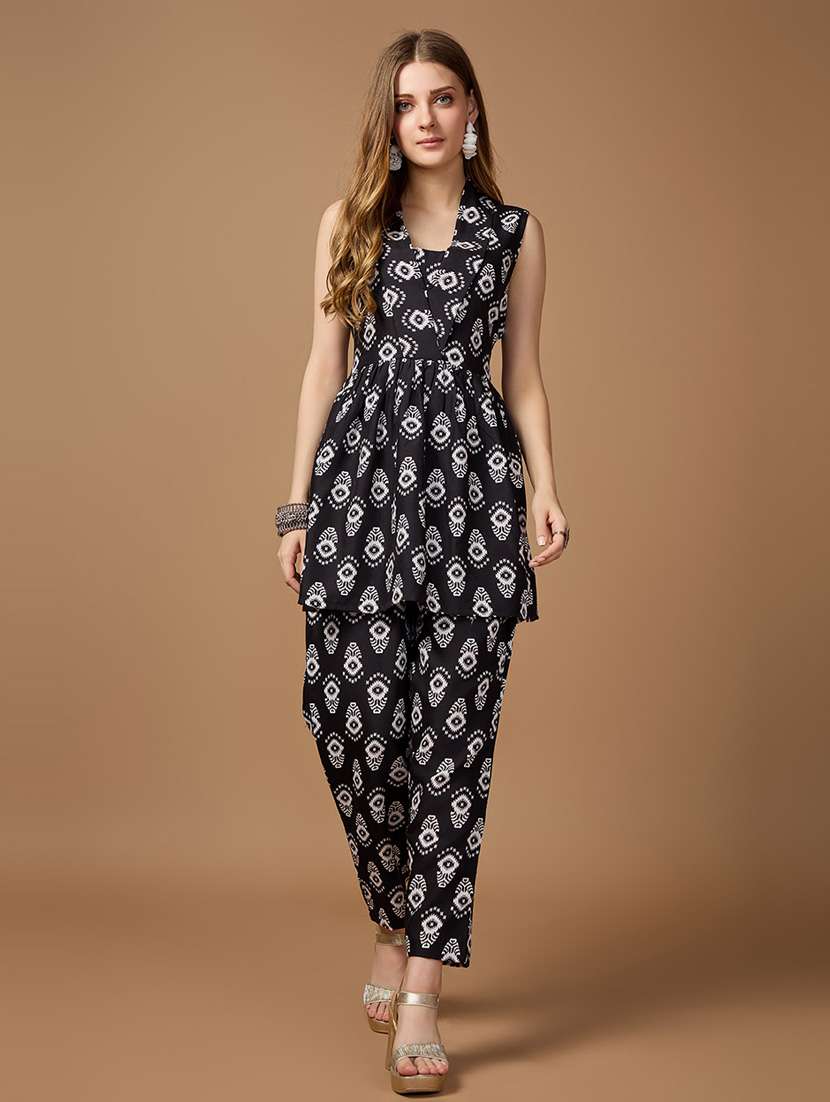 women black ikat printed co-ord set - 21274111 -  Standard Image - 3