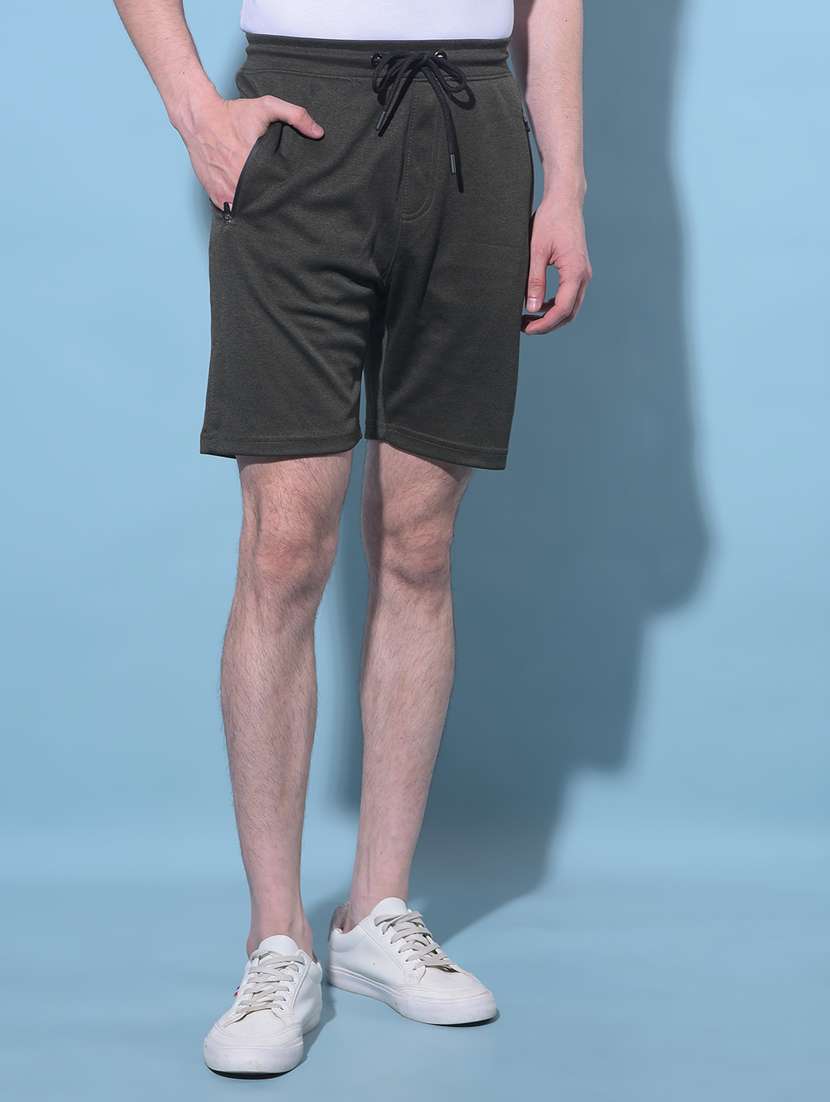 men mid-rise solid regular shorts