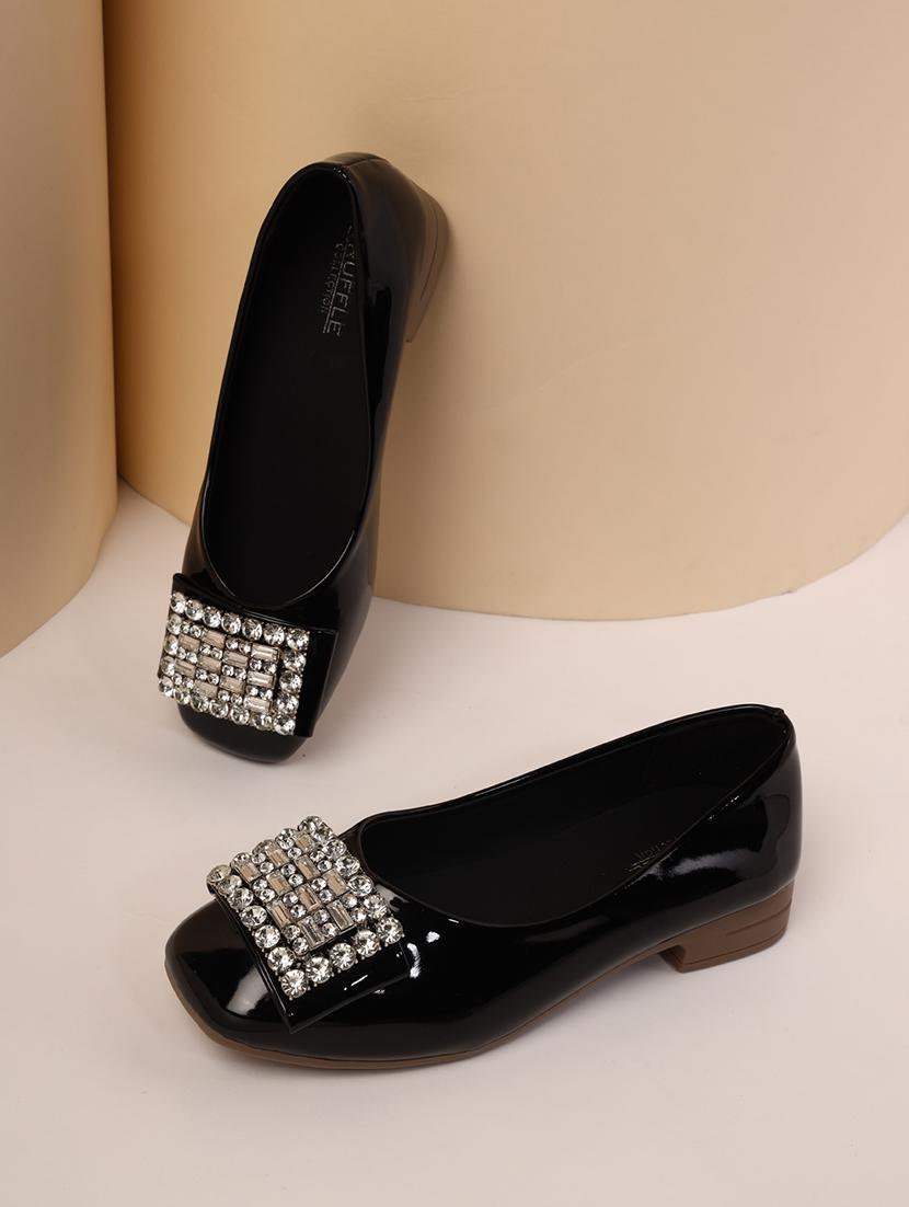 black patent leather ballerina