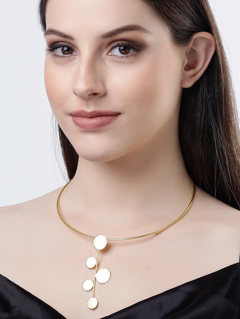 gold metal short necklace - 21279326 - Standard Image - 3