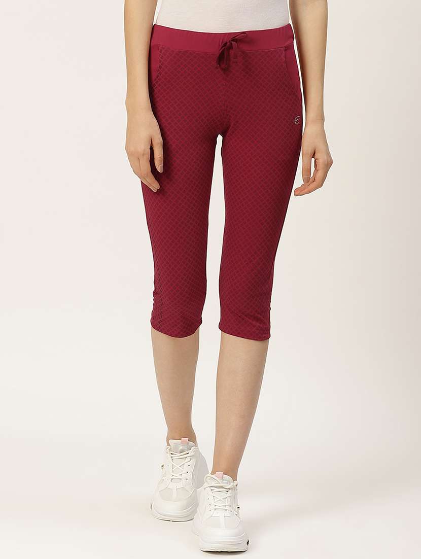 women maroon cotton blend capri
