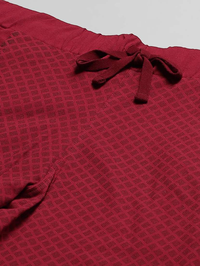 women maroon cotton blend capri - 21280123 -  Standard Image - 5