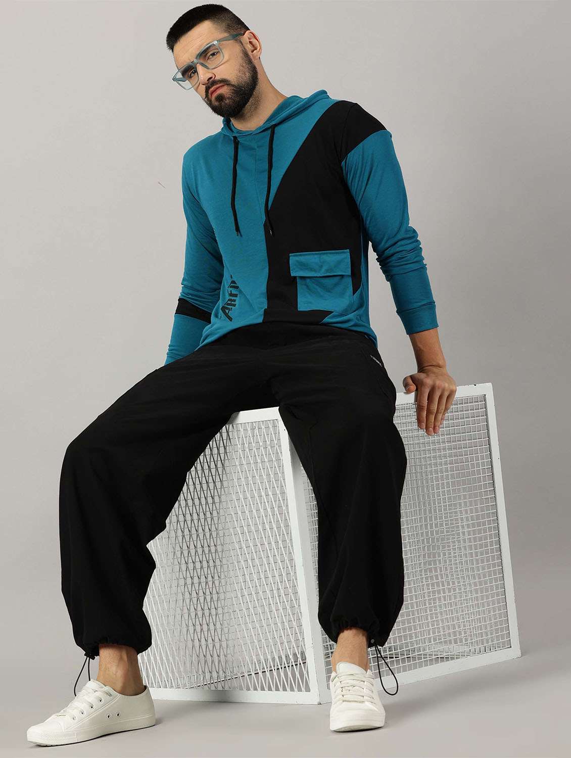 men color block hooded t-shirt - 21281736 -  Standard Image - 3