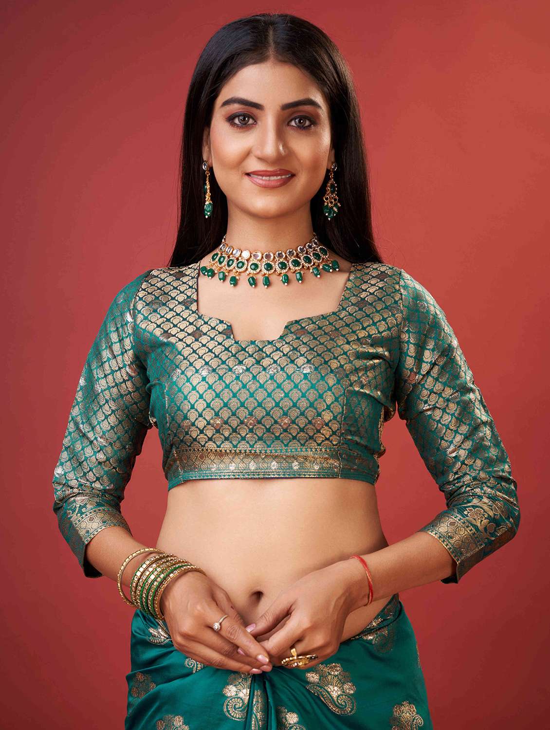 women self design bordered saree - 21286582 - Standard Image - 3