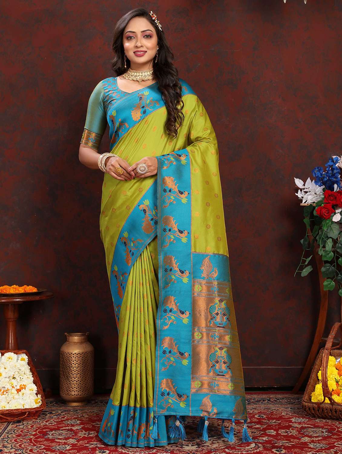 women self design paithani saree with blouse - 21286629 - Zoom Image - 0