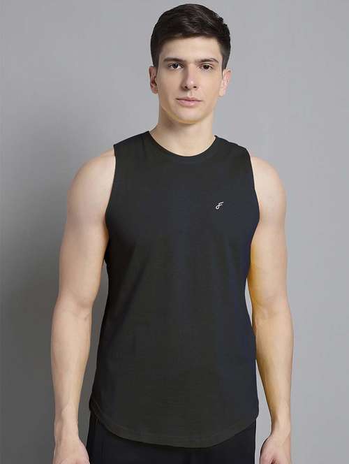 men round neck solid vest - 21288158 - Standard Image - 0