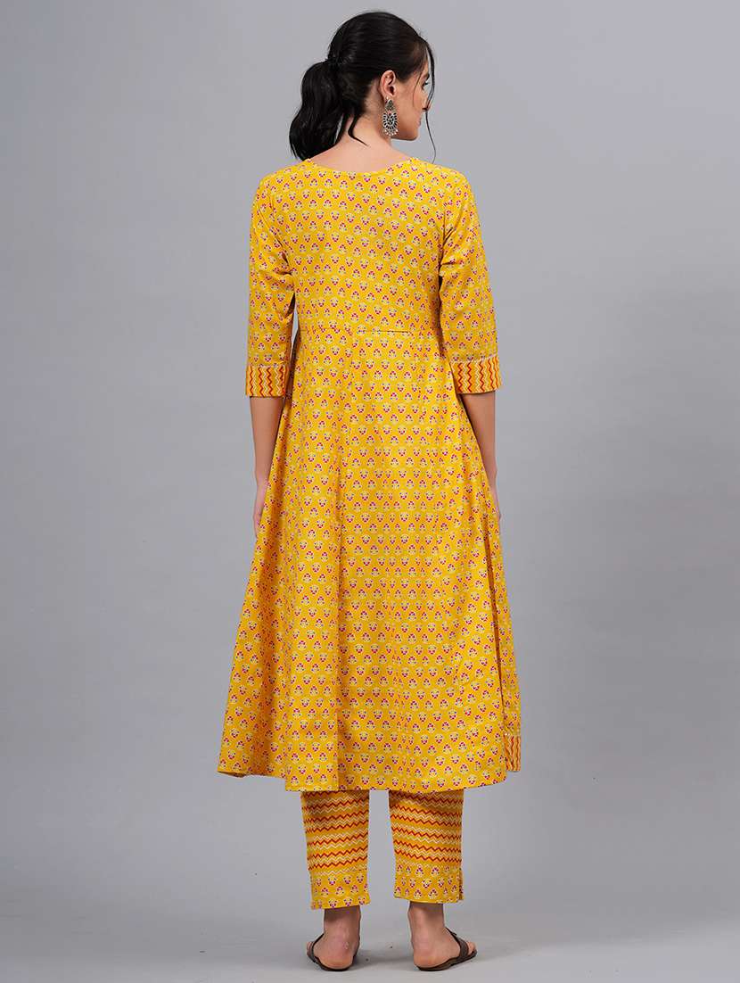 women three quarter sleeve kurta pant with dupatta set - 21288938 - Standard Image - 3