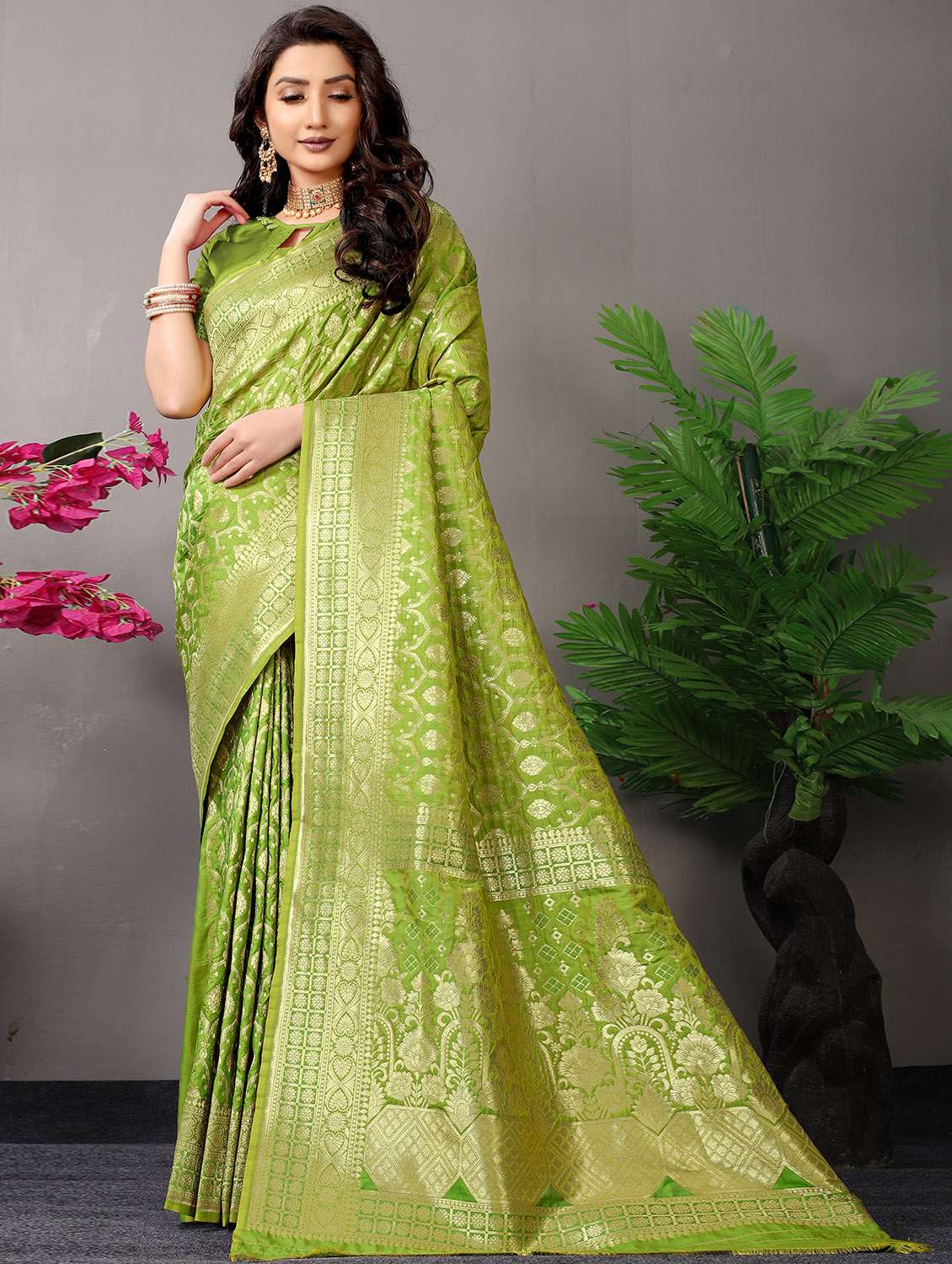 women self design banarasi saree with blouse - 21290113 - Zoom Image - 0