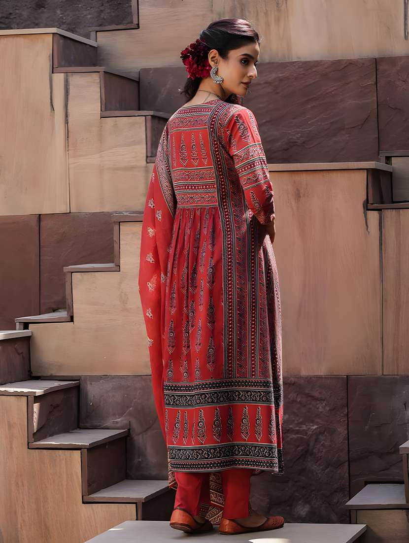 women three quarter sleeve anarkali kurta pant with dupatta set - 21295643 - Standard Image - 3