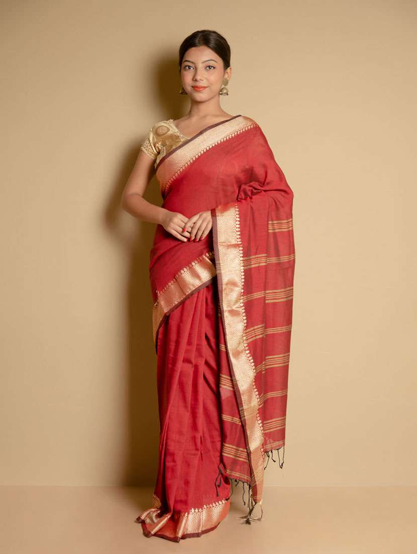 women self design handloom saree with blouse